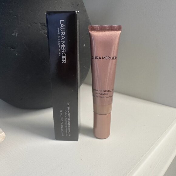 🎉🎉🎉HOST PICK🎉🎉BNIB Laura Mercier Tinted Moisturizer Sheer Bronzer - Sunbeam - Picture 2 of 3